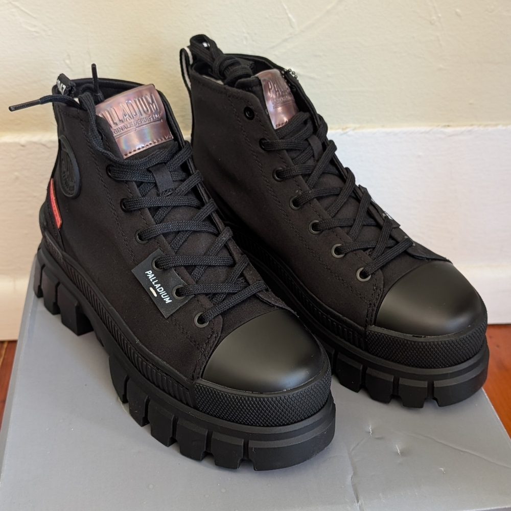 BNIB Palladium Revolt Hi TX Black Boots - Women's Size 7 - Picture 2 of 9